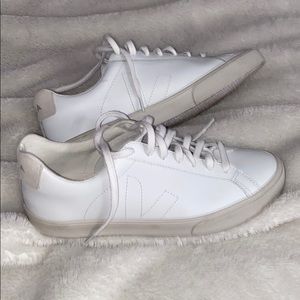 Veja Esplar Leather Low-Top Sneakers